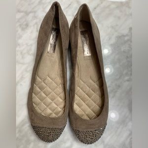 Jessica simpson flat comfortable shoes-grey with rhinestones. Worn few times.
